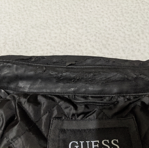 Guess jacket with some crumbling in neck area - Picture 7 of 10
